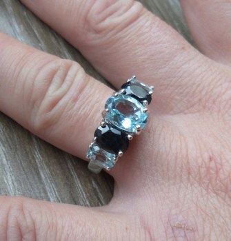 Zilveren ring gezet met Saffier en blauw Topaas 17 mm